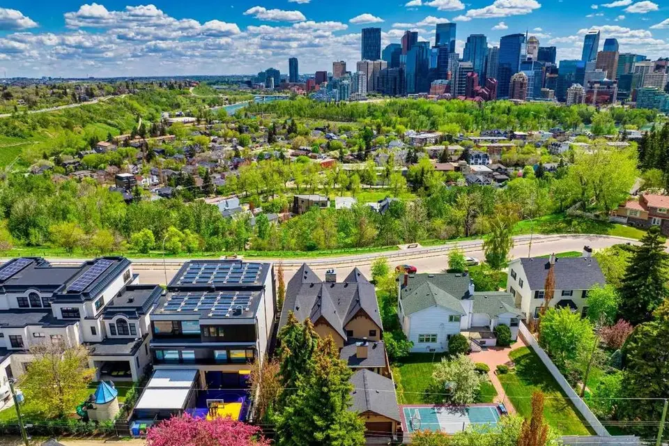 738 Crescent Road Nw, Calgary — Detached